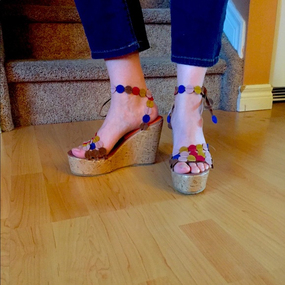 Super cute polka dot heels. - Picture 2 of 2